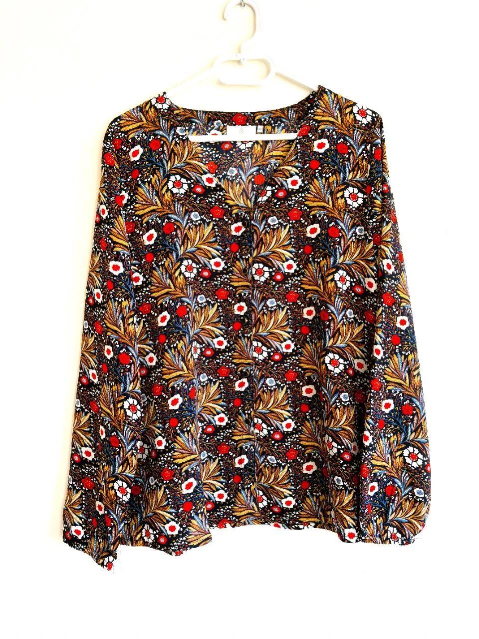 Blusa floral Kaffe – tamanho 40 – decote em V e botões luxuosos – photo 6